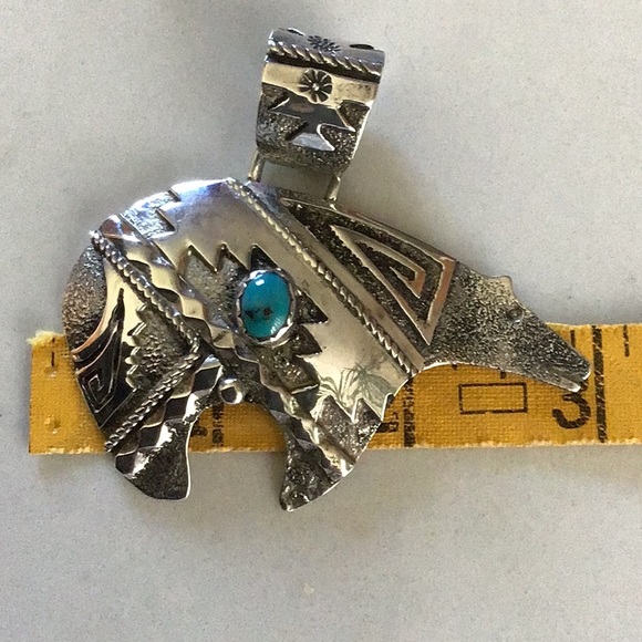 Navajo Indian Sterling Silver Bear Exquisite details. Stamped w Chiefs initials. - Picture 10 of 11